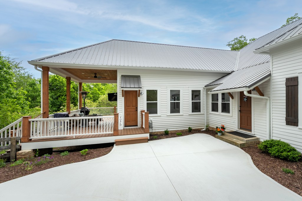 Fountain City Farmhouse Side View