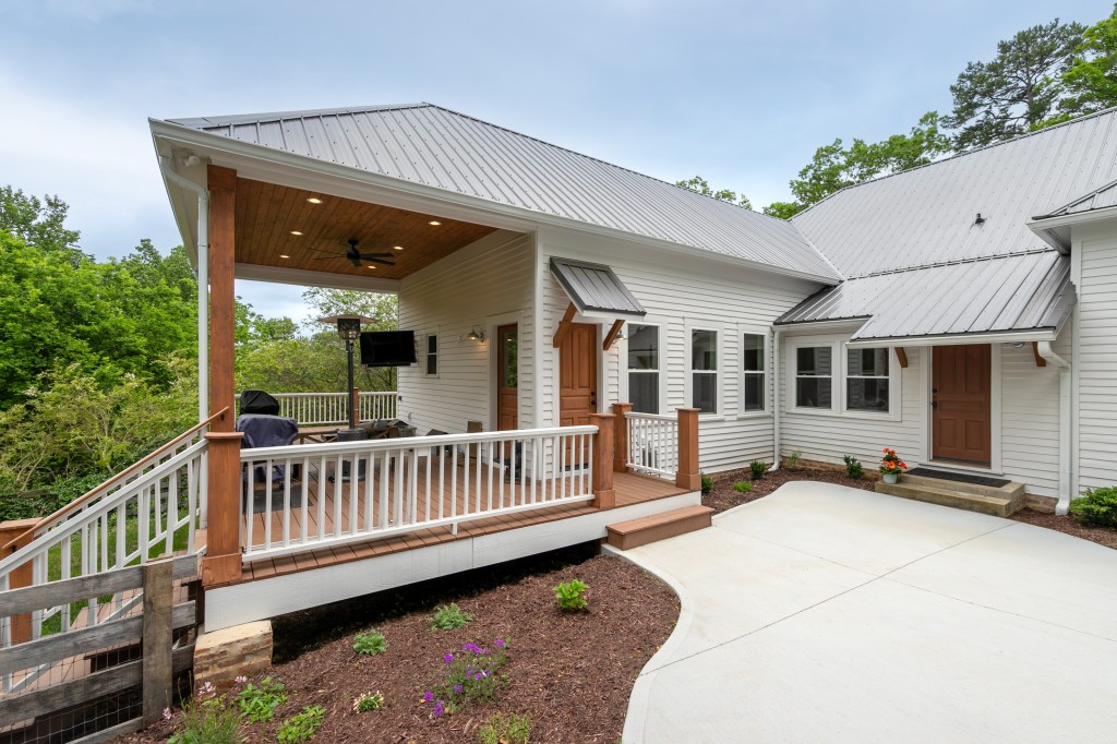 Fountain City Farmhouse Side View